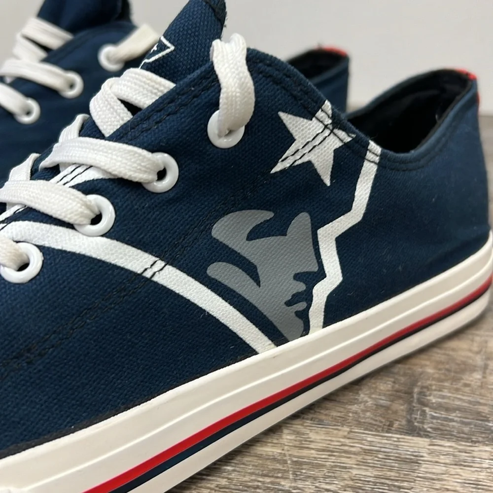 NFL Men’s New England Patriots Big Logo Low Top Sneakers Size 11